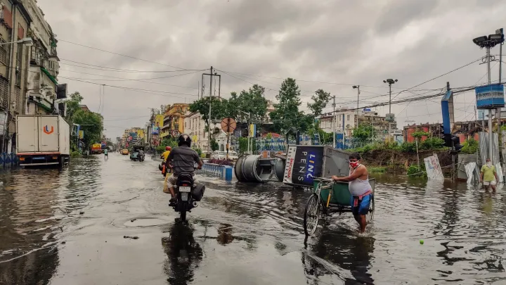The climate breaking points looming over India's big banks 
